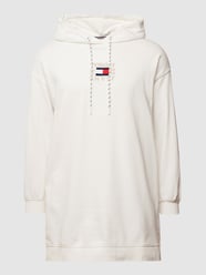Sukienka z dzianiny dresowej o długości mini z wyhaftowanym logo od Tommy Jeans Biały - 19