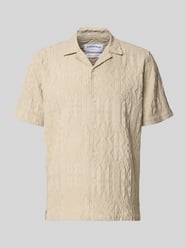 Nowoczesny krój modern fit koszula casualowa z fakturowanym wzorem od Lindbergh - 29