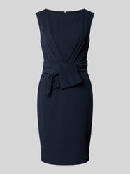 Knielanges Cocktailkleid mit Knotendetail von Vera Mont - 25