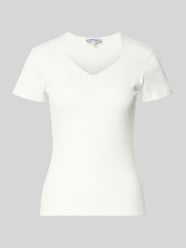 t-shirt z dekoltem w serek od MORE & MORE - 4