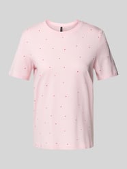 T-shirt o kroju regular fit z wyhaftowanym motywem model ‘PAULINA’ od Vero Moda Fuksjowy - 35