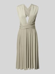 Knielanges Cocktailkleid mit tiefem V-Ausschnitt von Rose Avenue - 11