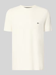 T-shirt w kroju regular fit z haftowanym logo od Fynch-Hatton - 5