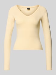 Bluzka z długim rękawem o kroju slim fit z dekoltem w serek od Gina Tricot - 10