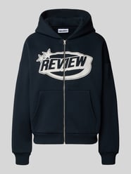 Sweatjacke mit Logo und Känguru-Tasche von Review - 17