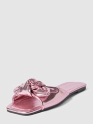 Slippers in metallic look, model 'MILLIE' van Only Roze - 46