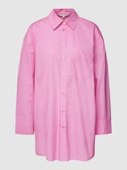 Bluzka koszulowa o kroju oversized z kieszenią na piersi od REVIEW Różowy - 23