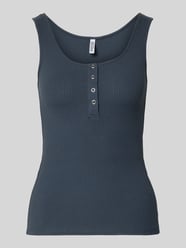 Top typu tank w kroju slim fit z mieszanki bawełny ekologicznej model 'KITTE' od PIECES - 27