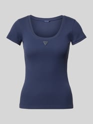 T-shirt w kroju slim fit z aplikacją logo od GUESS - 21