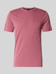 T-shirt z okrągłym dekoltem i Brustaszą od Christian Berg Men Fuksjowy - 28