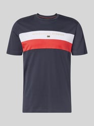 T-shirt o kroju regular fit z okrągłym dekoltem od Christian Berg Men - 39