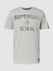 T-Shirt mit Label-Print von Superdry Grau - 44