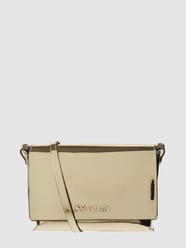 Crossbody Bag in Lack-Optik von CK Calvin Klein Beige - 12