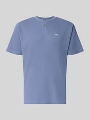 Henley-Shirt mit Strukturmuster und Label-Stitching von BLKVIS - 37