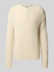Kabelgestrickter Pullover mit Henley-Kragen von REVIEW - 17