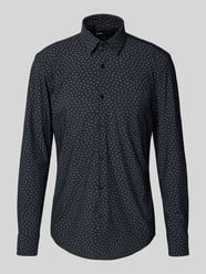 Slim Fit Businesshemd aus elastischem Performance-Material Modell 'HANK' von BOSS - 46