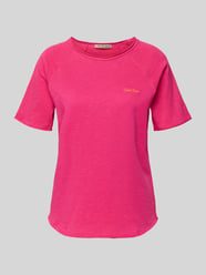 t-shirt z wyhaftowanym napisem i zrolowanym brzegiem od Smith and Soul - 48