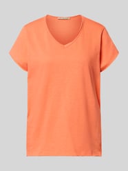 t-shirt ze zrolowanym brzegiem i dekoltem w serek od Smith and Soul - 9