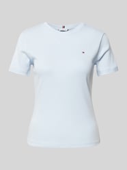 Slim Fit T-Shirt mit Label-Detail von Tommy Hilfiger - 38