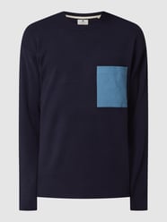Sweter o kroju relaxed fit z mieszanki wiskozy model ‘Karl’ od Anerkjendt Niebieski - 44