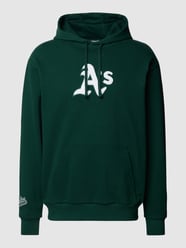 Hoodie mit Känguru-Tasche und Stitching von New Era Grün - 24