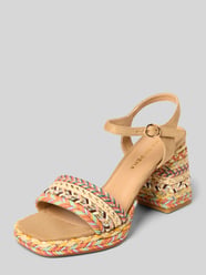 Sandaaltjes in vlechtlook met blokhak van Alma en Pena Beige - 1