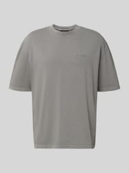 Oversized T-Shirt mit Label-Stitching von PEGADOR - 34