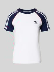 Slim Fit T-Shirt mit Label-Stitching von adidas Originals - 9
