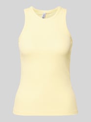 Top typu tank o kroju slim fit z mieszanki bawełny model 'RUKA BOXER' od PIECES - 2