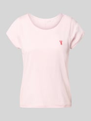 T-shirt w kroju regular fit z haftowanym motywem od Christian Berg Woman Fuksjowy - 27