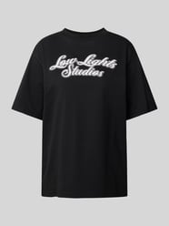 T-Shirt mit Label-Stitching Modell 'SHUTTER' von Low Lights Studios Schwarz - 10