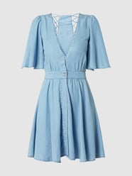 Kleid aus Lyocell mit Glockenärmeln  von Guess Blau - 38