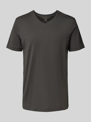 T-Shirt mit V-Ausschnitt von Christian Berg Men - 24