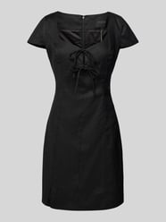 Sukienka mini z wiązaniem model ‘ISABEAU’ od GUESS - 24