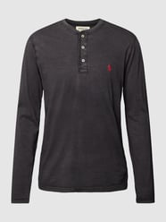 Bluzka z długim rękawem i wyhaftowanym logo model ‘HENLEY’ od Polo Ralph Lauren Czarny - 23