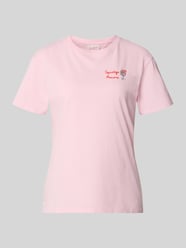 t-shirt z wyhaftowanym motywem i napisem model 'EMILIE' od MC2 Saint Barth Fuksjowy - 2