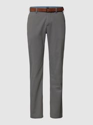 Slim Fit Chino mit Gürtel von MCNEAL Grün - 44