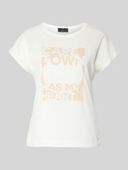 damski t-shirt o kroju regular fit z nadrukiem z napisem od monari - 45