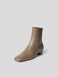 Ankle Boots in Reptil-Optik von BY FAR Braun - 4