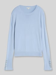 sweter o kroju regular fit z mieszanki wiskozy z detalami z guzików na rękawie od Tom Tailor - 38