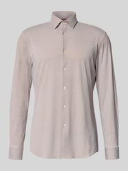 Slim Fit Businesshemd mit Kentkragen Modell 'KENNO' von HUGO Beige - 2