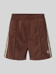 Szorty o kroju relaxed fit z lampasami model ‘Firebird’ od adidas Originals - 48