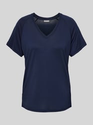 T-Shirt mit V-Ausschnitt Modell 'Joselyn' von Fransa Blau - 1