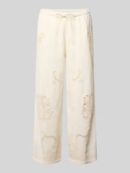 Culotte mit Lochstickerei und Eingrifftaschen von Jake*s Casual Beige - 17