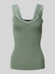 Regular fit top met bandjes en kant, model 'ROSA' van Vero Moda Groen - 10