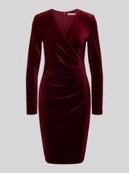 Knielanges Cocktailkleid mit V-Ausschnitt von Christian Berg Cocktail Bordeaux - 2