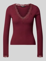 Longsleeve in Ripp-Optik mit Spitzenbesatz von Gina Tricot Bordeaux - 45
