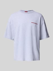 Relaxed Fit T-Shirt mit überschnittenen Schultern von PROHIBITED - 6