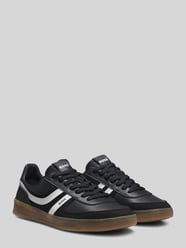 Sneaker Low mit kontrastierenden Streifen von BOSS Orange - 38