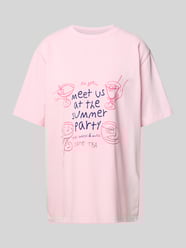 Oversized T-Shirt mit Rundhalsausschnitt Modell 'Summer Party' von OH APRIL Pink - 19
